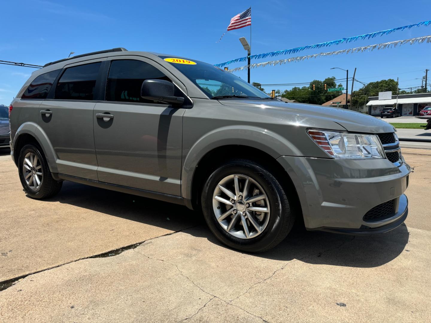 2019 GRAY DODGE JOURNEY SE (3C4PDCAB9KT) , located at 5900 E. Lancaster Ave., Fort Worth, TX, 76112, (817) 457-5456, 0.000000, 0.000000 - Photo#3